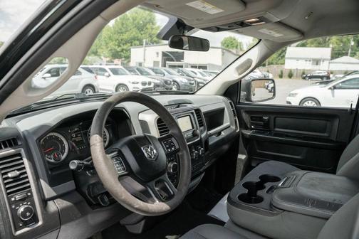 Brilliant Black Crystal Pearlcoat 2018 RAM 1500 Express