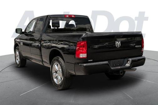 Brilliant Black Crystal Pearlcoat 2018 RAM 1500 Express