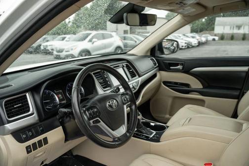 Blizzard Pearl 2018 Toyota Highlander XLE