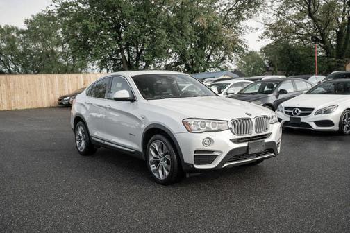 White 2018 BMW X4 xDrive28i