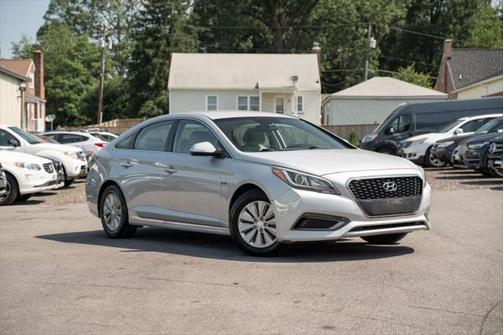 2017 Hyundai SONATA Hybrid SE