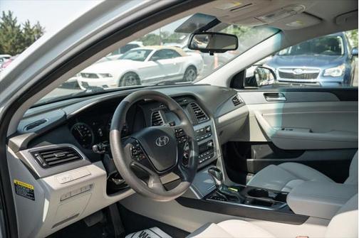 2017 Hyundai SONATA Hybrid SE