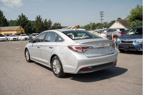 2017 Hyundai SONATA Hybrid SE