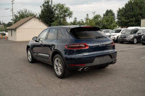 Night Blue Metallic 2017 Porsche Macan Macan Sport Edition