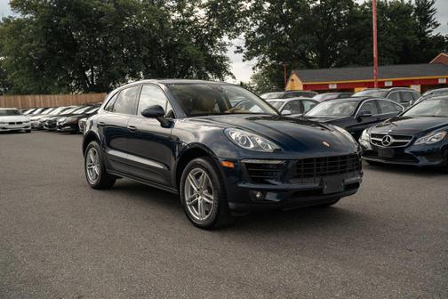 Night Blue Metallic 2017 Porsche Macan Macan Sport Edition