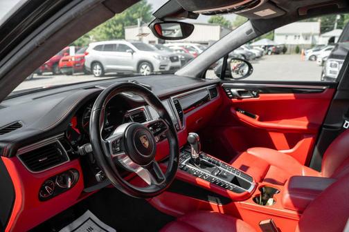 Gray 2018 Porsche Macan Macan Turbo