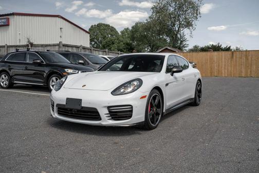 Carmine Red 2016 Porsche Panamera GTS