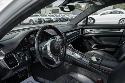 Carmine Red 2016 Porsche Panamera GTS