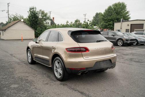 Gold 2016 Porsche Macan Macan Sport Edition