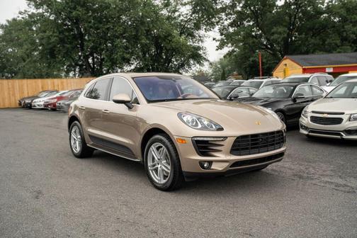 Gold 2016 Porsche Macan Macan Sport Edition