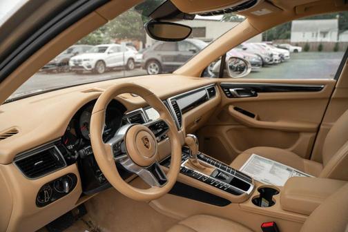 Gold 2016 Porsche Macan Macan Sport Edition
