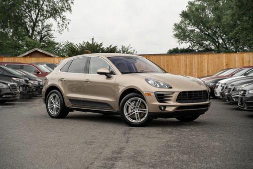 Gold 2016 Porsche Macan Macan Sport Edition