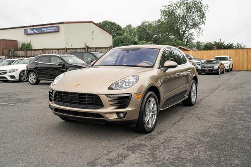 Gold 2016 Porsche Macan Macan Sport Edition