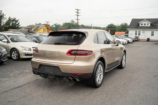 Gold 2016 Porsche Macan Macan Sport Edition