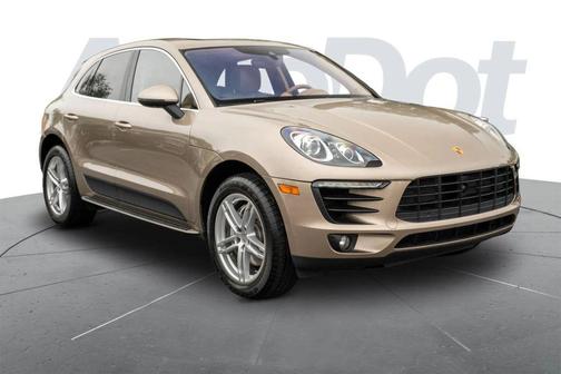 Gold 2016 Porsche Macan Macan Sport Edition