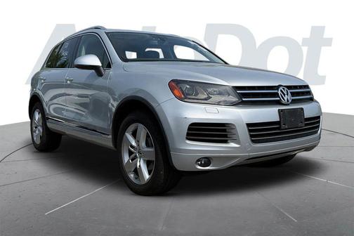 Cool Silver Metallic 2013 Volkswagen Touareg TDI Lux