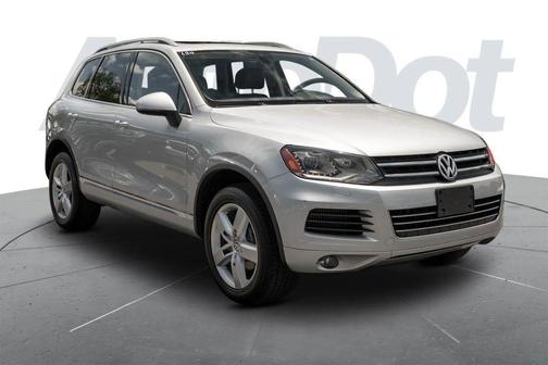 Cool Silver Metallic 2013 Volkswagen Touareg TDI Lux