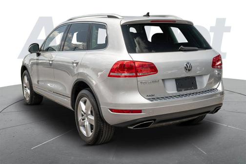 Cool Silver Metallic 2013 Volkswagen Touareg TDI Lux
