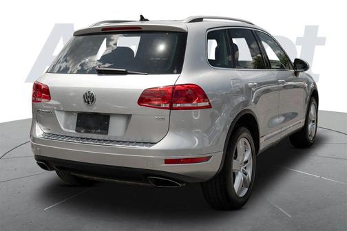 Cool Silver Metallic 2013 Volkswagen Touareg TDI Lux