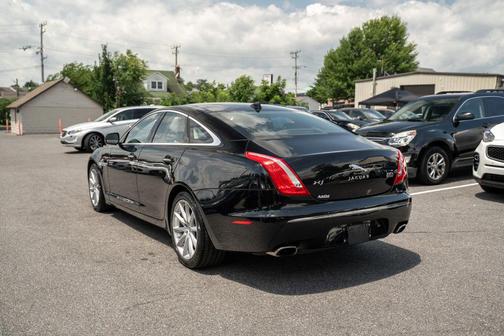 2013 Jaguar XJ Base