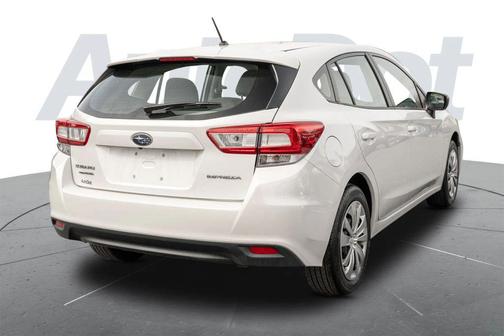Crystal White Pearl 2019 Subaru Impreza 2.0i