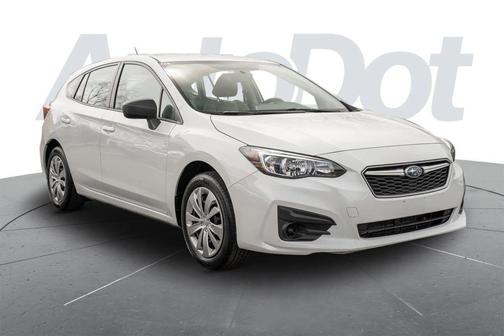 Crystal White Pearl 2019 Subaru Impreza 2.0i