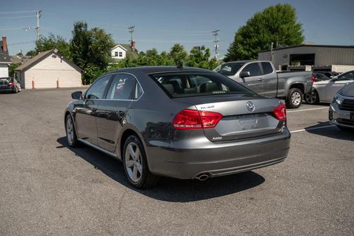 Platinum Gray Metallic 2013 Volkswagen Passat 2.5 SE