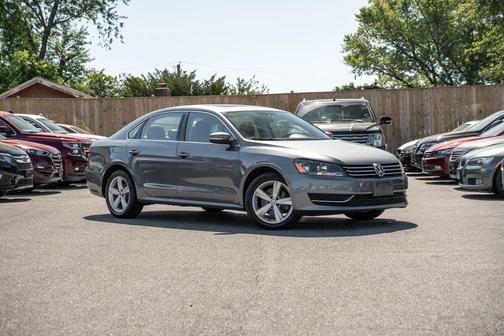 Platinum Gray Metallic 2013 Volkswagen Passat 2.5 SE