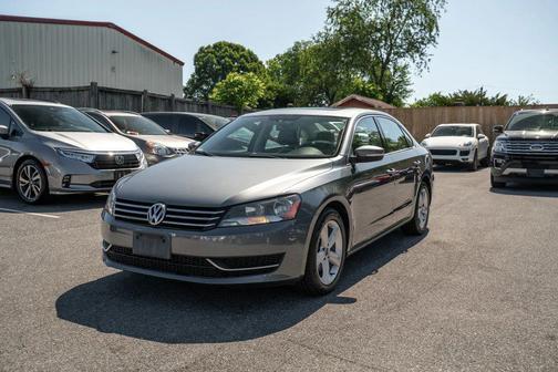 Platinum Gray Metallic 2013 Volkswagen Passat 2.5 SE