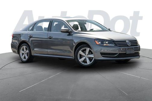 Platinum Gray Metallic 2013 Volkswagen Passat 2.5 SE