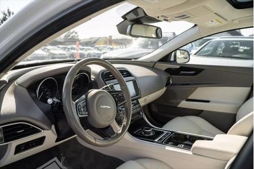 2017 Jaguar XE 35t Prestige