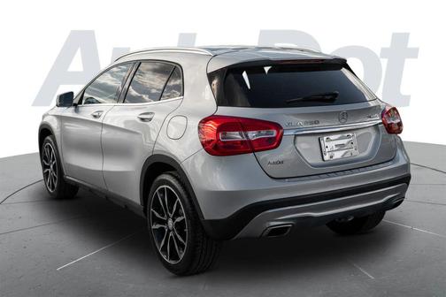 Polar Silver Metallic 2017 Mercedes-Benz GLA 250 4MATIC
