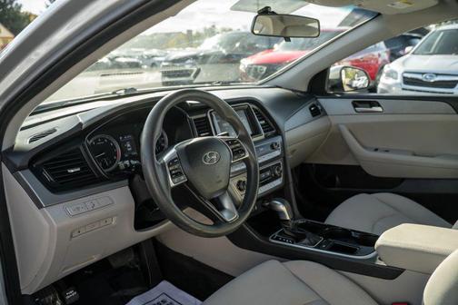 2018 Hyundai SONATA SE