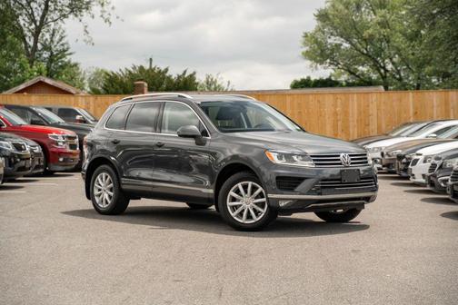 Gray 2016 Volkswagen Touareg TDI Sport w/Technology