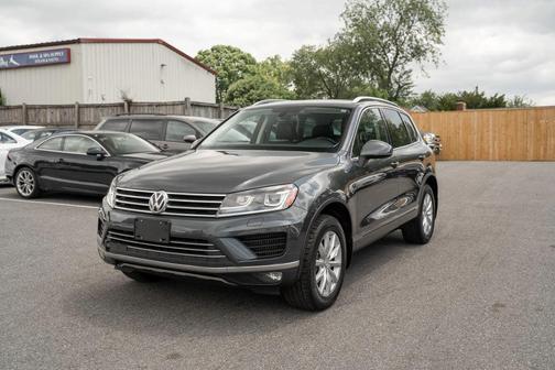 Gray 2016 Volkswagen Touareg TDI Sport w/Technology