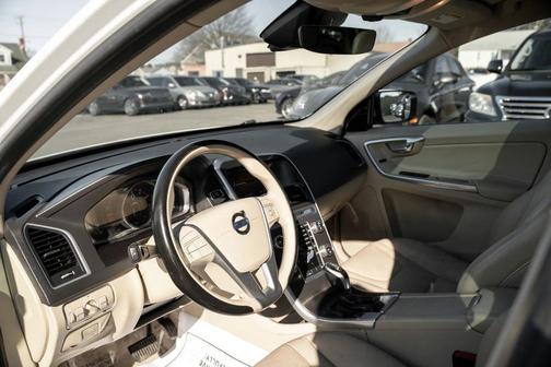 2016 Volvo XC60 T5 Premier