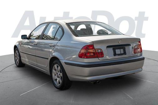 2002 BMW 325 325xi AWD Sedan 4D