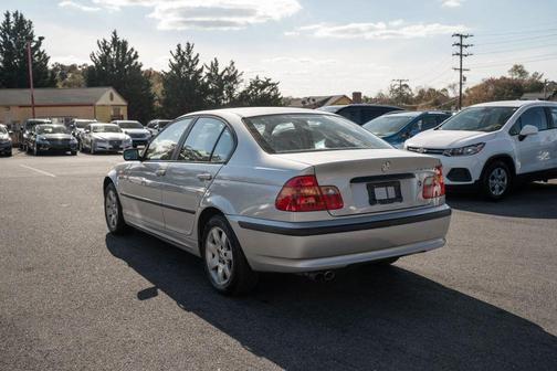 2002 BMW 325 325xi AWD Sedan 4D