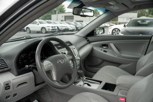 Magnetic Gray Metallic 2008 Toyota Camry Hybrid SE