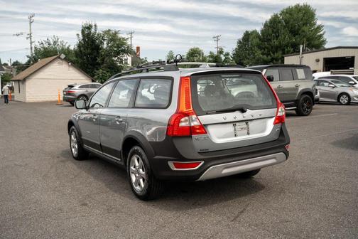 Electric Silver Metallic 2008 Volvo XC70 3.2