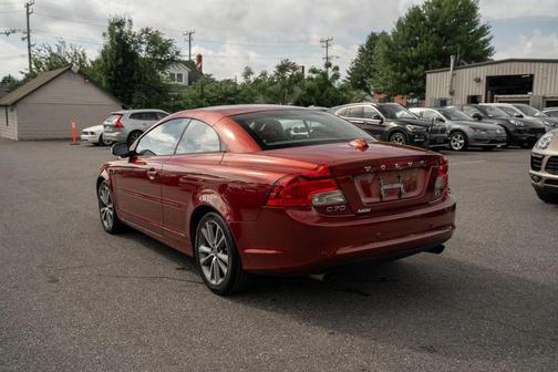 Flamenco Red Metallic 2011 Volvo C70 T5