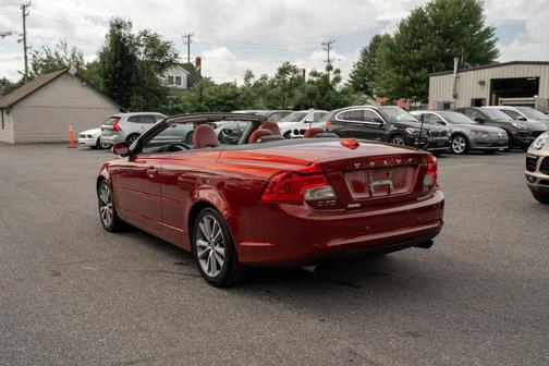 Flamenco Red Metallic 2011 Volvo C70 T5