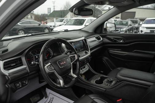 2022 GMC Acadia AWD SLT