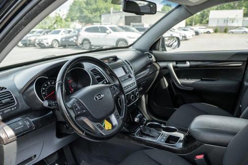 Ebony Black 2014 Kia Sorento LX