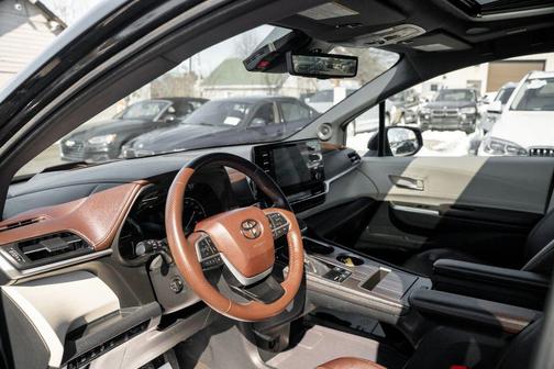 2021 Toyota Sienna Platinum