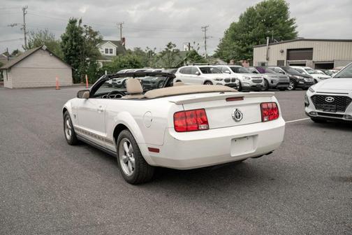 Performance White Clearcoat 2009 Ford Mustang Premium