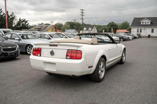Performance White Clearcoat 2009 Ford Mustang Premium