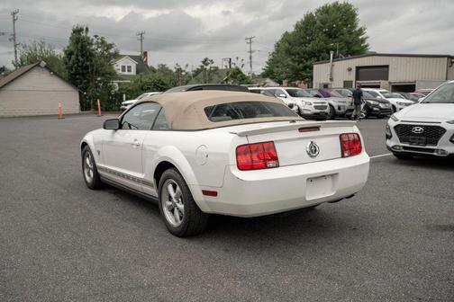 Performance White Clearcoat 2009 Ford Mustang Premium