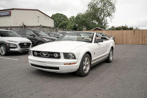 Performance White Clearcoat 2009 Ford Mustang Premium