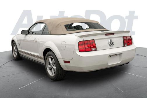 Performance White Clearcoat 2009 Ford Mustang Premium
